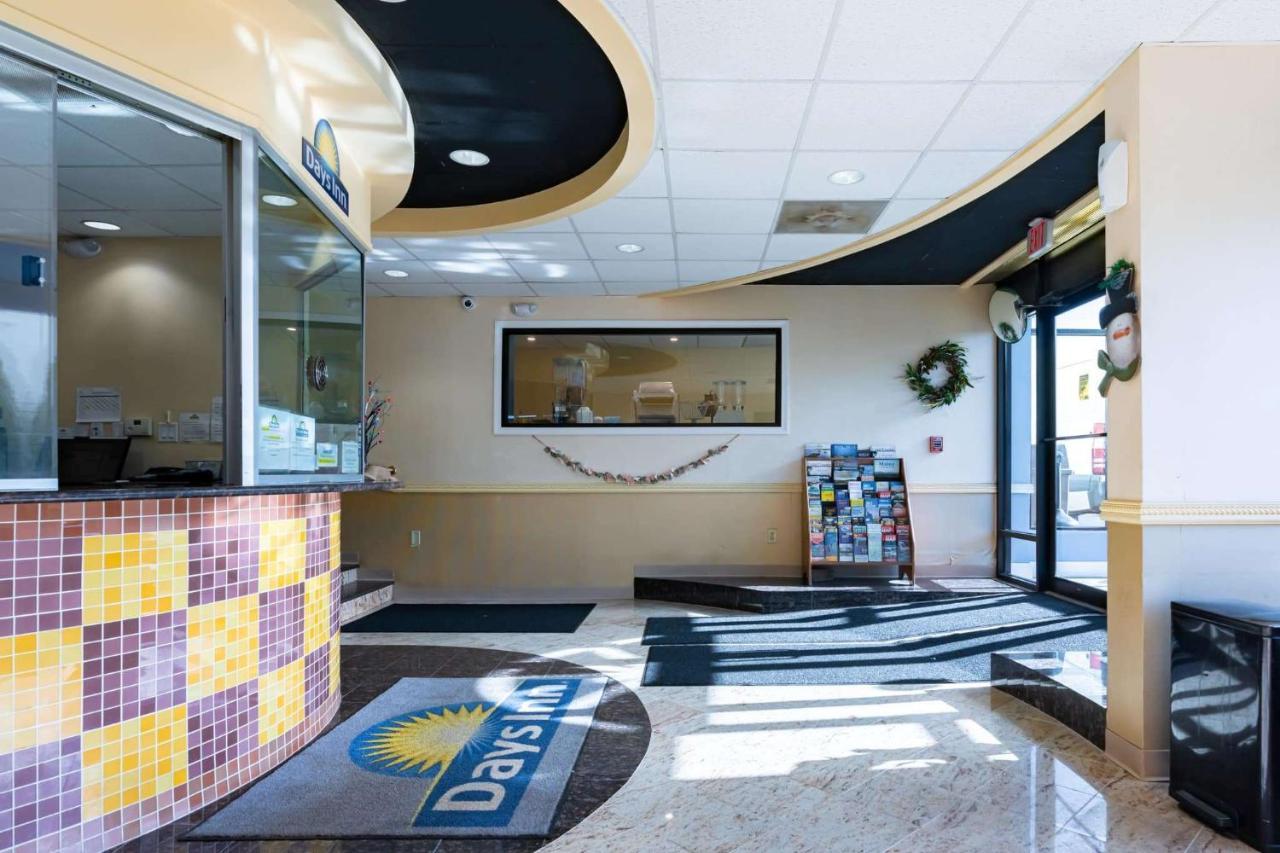 Days Inn By Wyndham Hartford/Closest Downtown Экстерьер фото