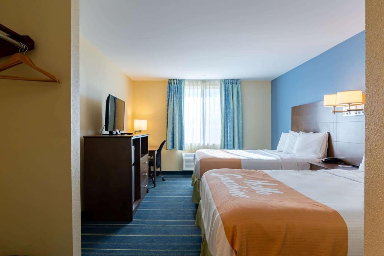 Days Inn By Wyndham Hartford/Closest Downtown Экстерьер фото