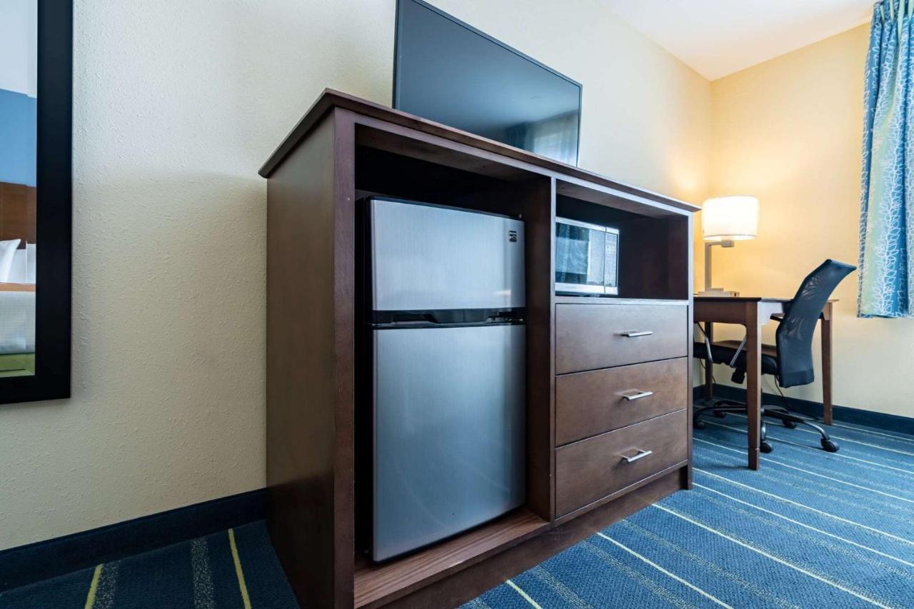 Days Inn By Wyndham Hartford/Closest Downtown Экстерьер фото