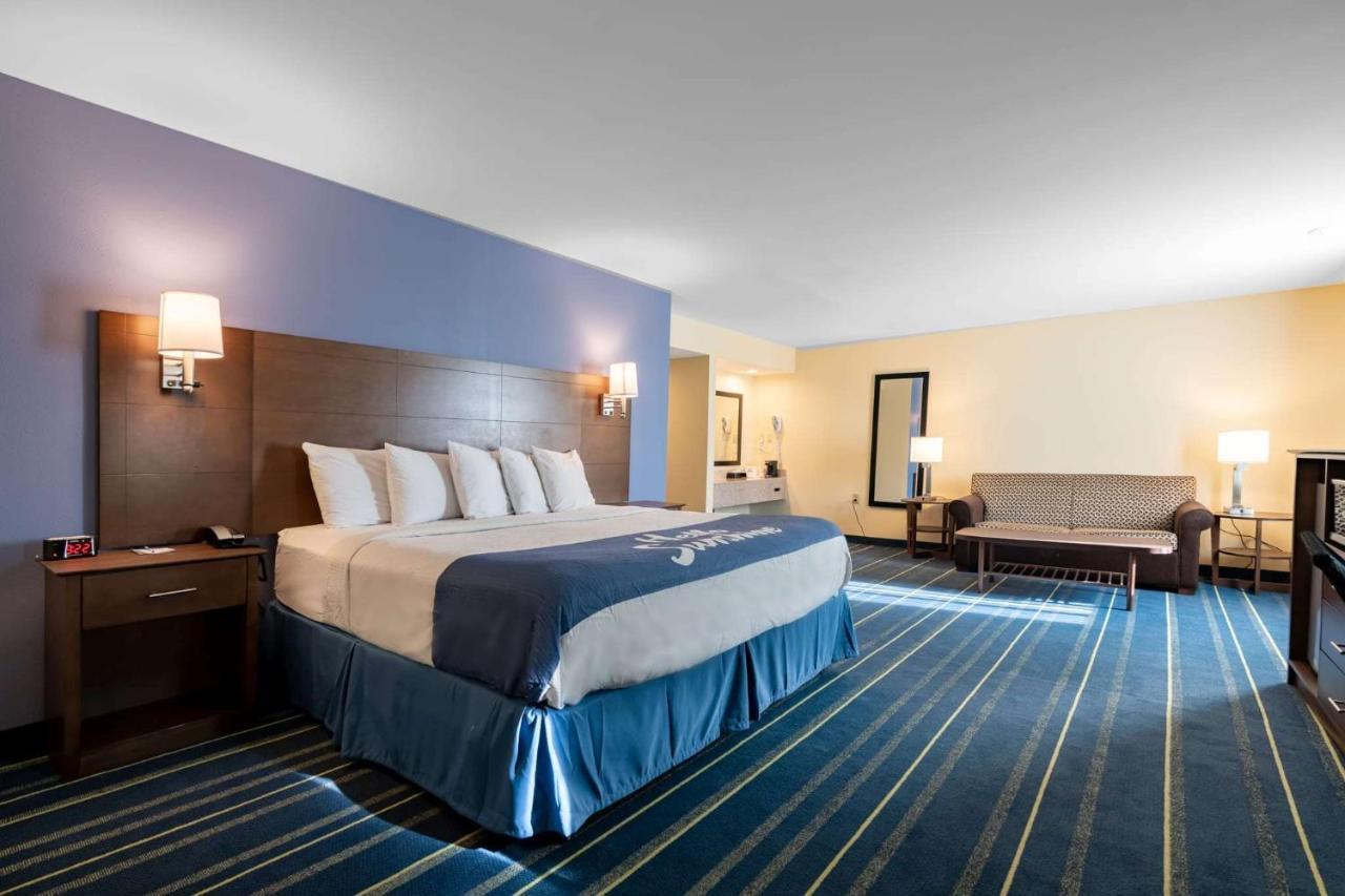 Days Inn By Wyndham Hartford/Closest Downtown Экстерьер фото