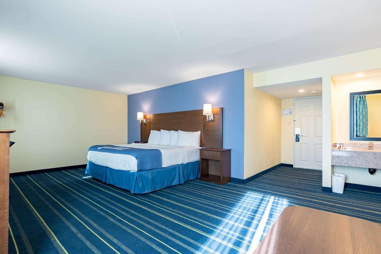 Days Inn By Wyndham Hartford/Closest Downtown Экстерьер фото