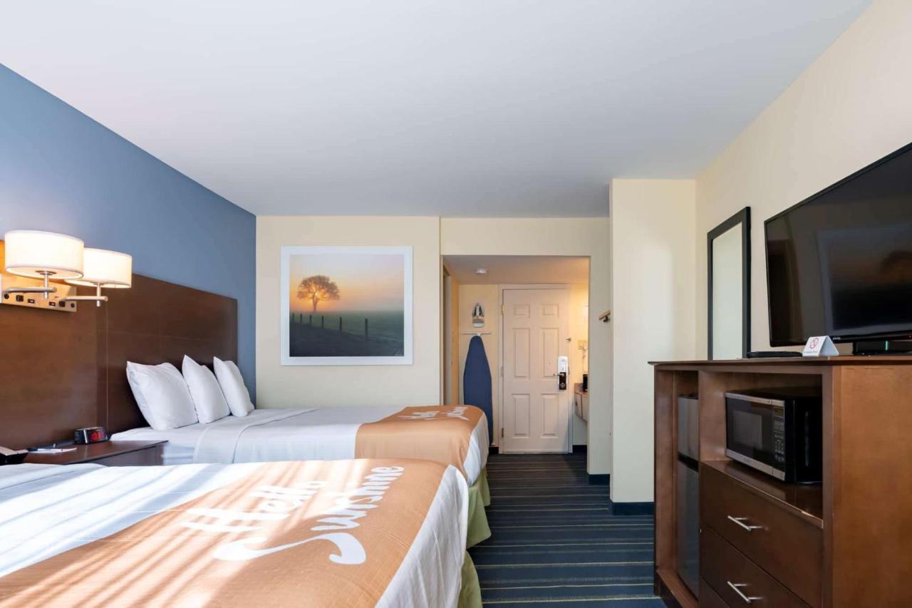 Days Inn By Wyndham Hartford/Closest Downtown Экстерьер фото