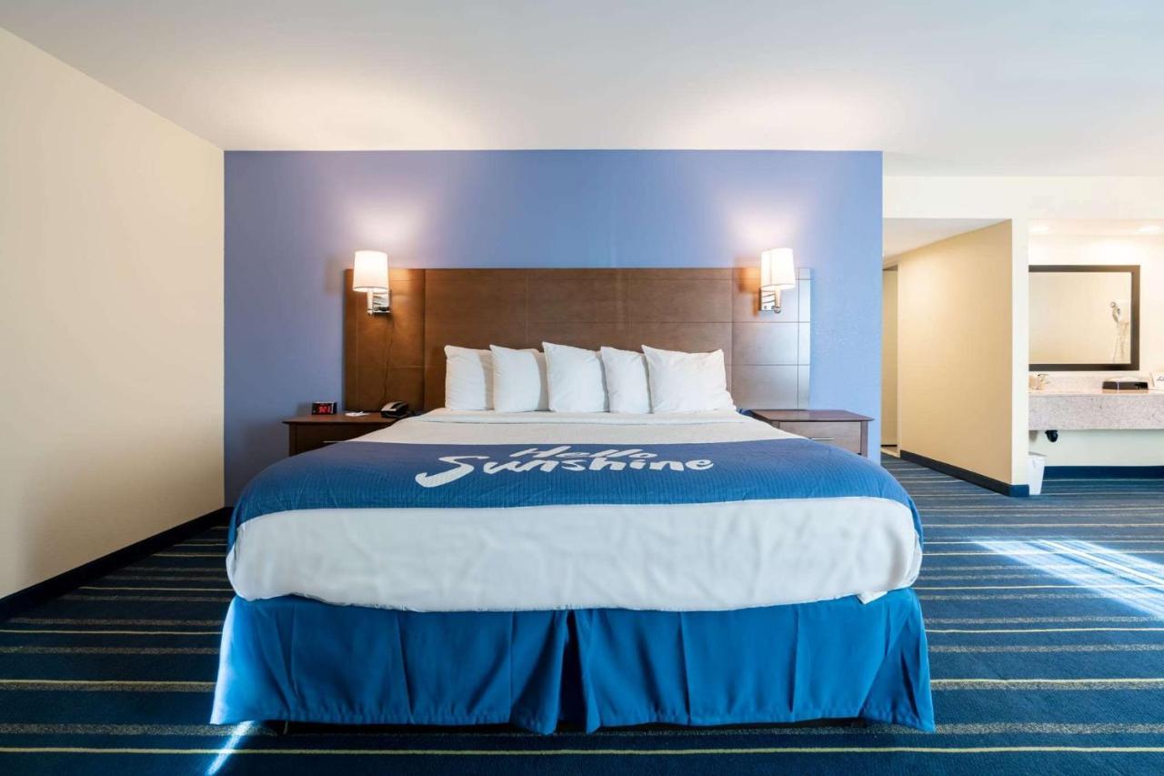 Days Inn By Wyndham Hartford/Closest Downtown Экстерьер фото