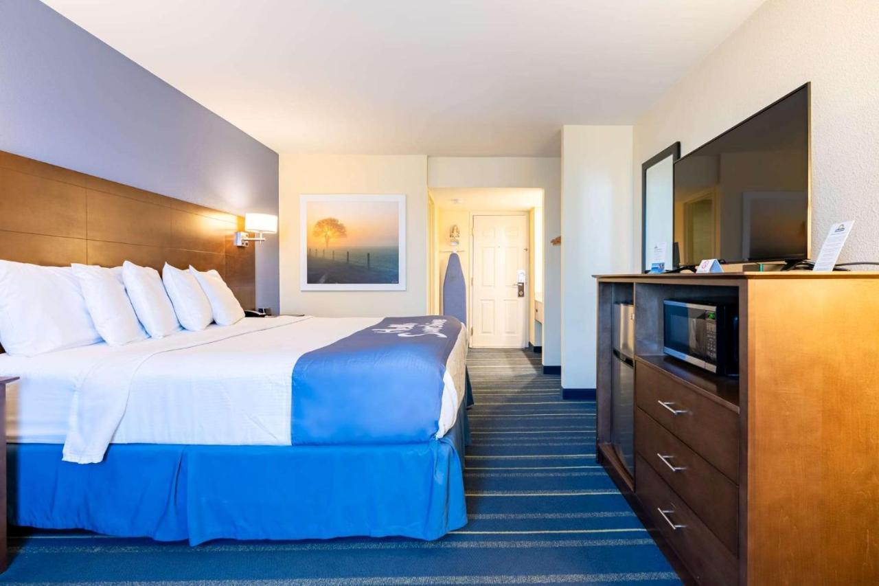 Days Inn By Wyndham Hartford/Closest Downtown Экстерьер фото