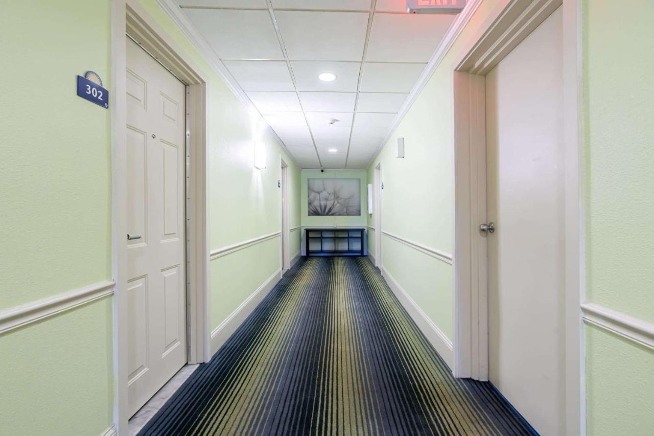 Days Inn By Wyndham Hartford/Closest Downtown Экстерьер фото