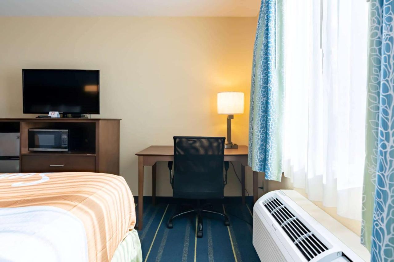 Days Inn By Wyndham Hartford/Closest Downtown Экстерьер фото