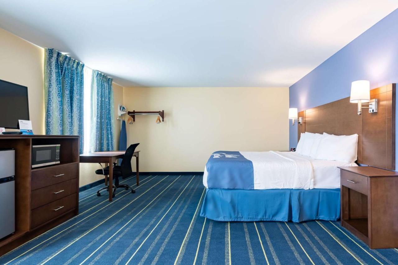 Days Inn By Wyndham Hartford/Closest Downtown Экстерьер фото