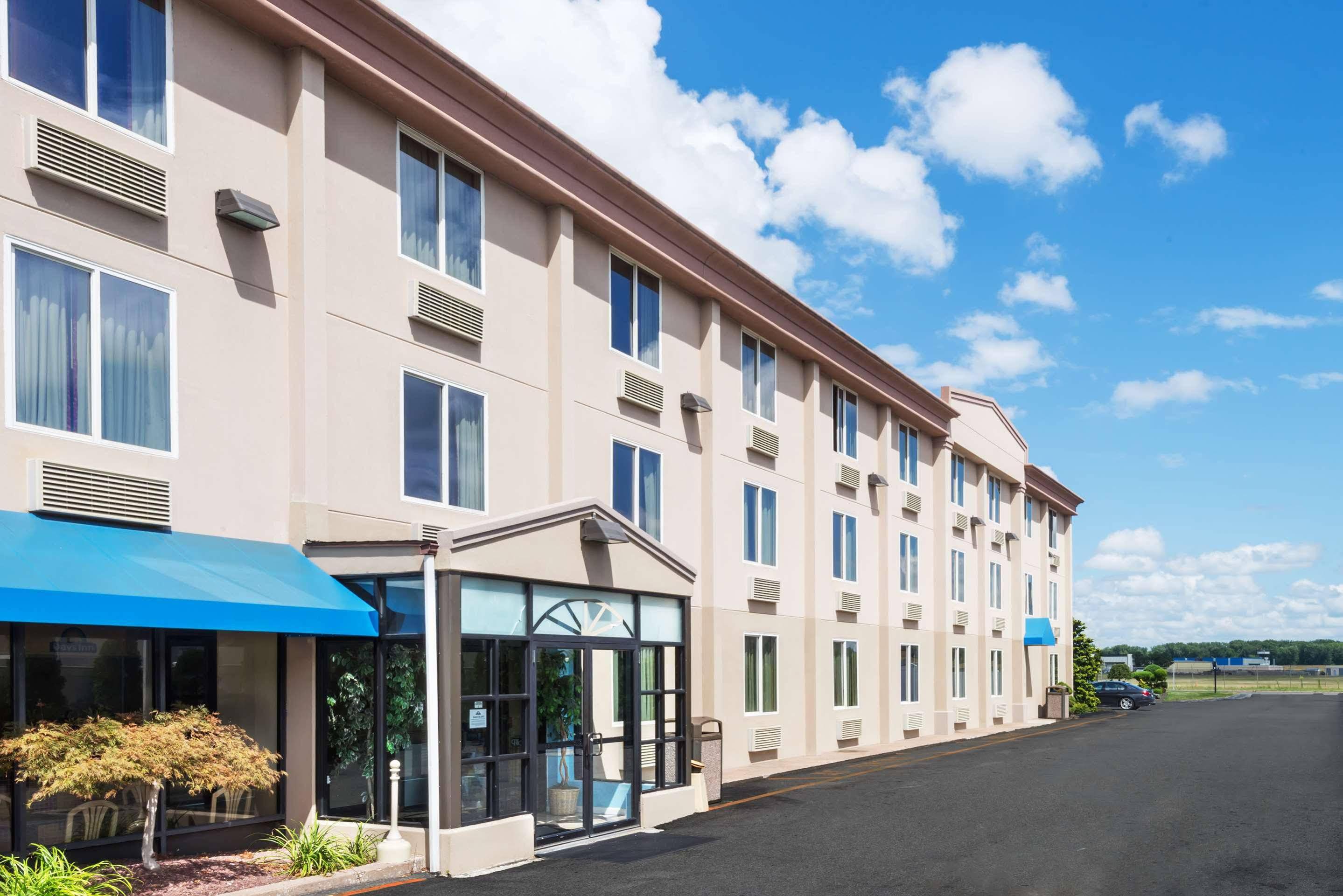 Days Inn By Wyndham Hartford/Closest Downtown Экстерьер фото